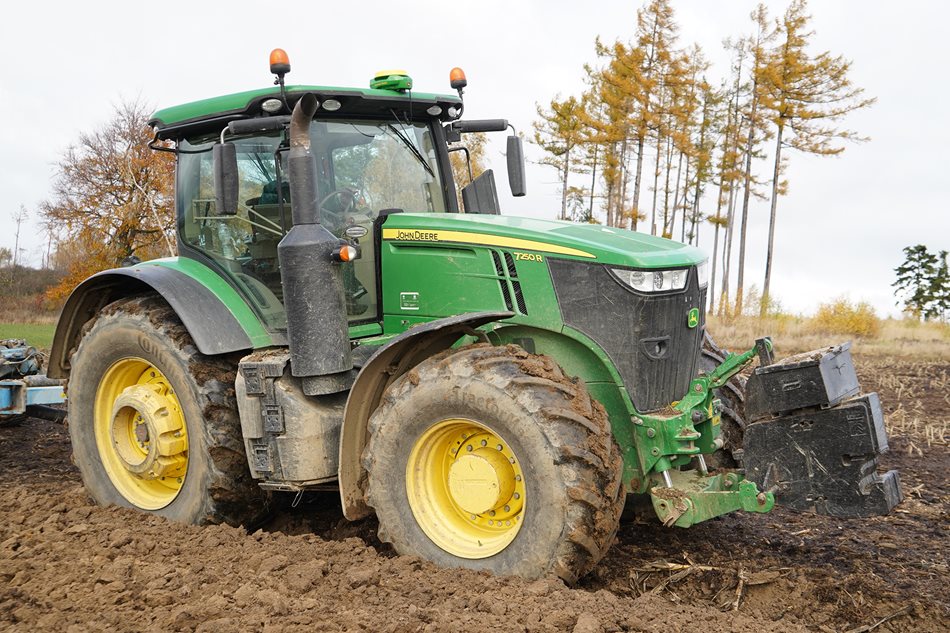Oba stěžejní traktory v ZD Kouty jsou vybavené pokročilými prvky telematiky a precizního zemědělství, balíčky FarmSight Services pak zajišťují využití těchto technologií k dosažení maximální provozuschopnosti a minimálním nákladům na provoz
